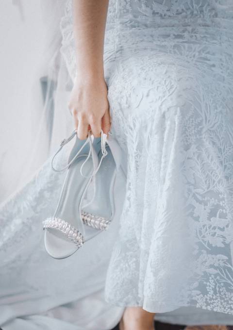 Hochzeitsdekoration München Brautschuhe Brautkleid